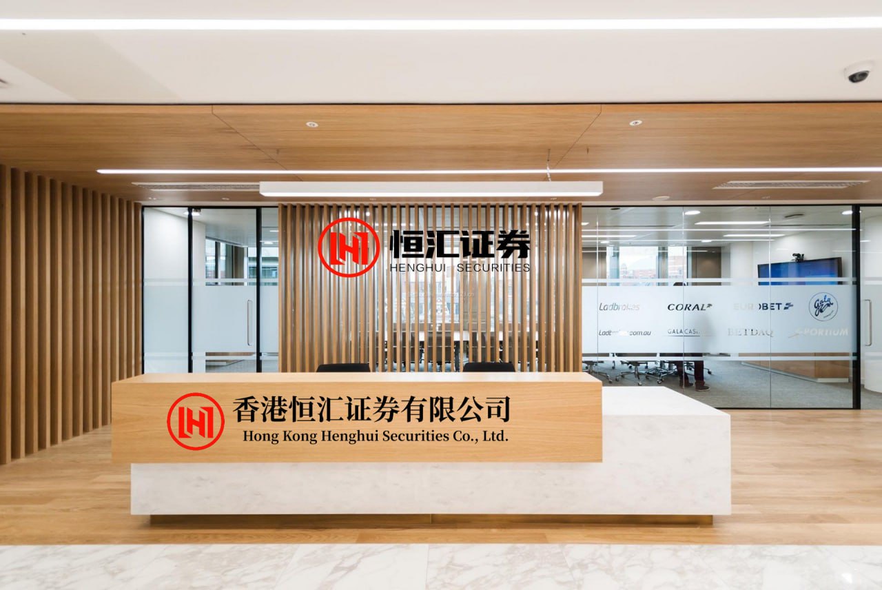万德策略 “马三三”董事长就“牛奶倒出清水”致歉：责任无可推卸，将对消费者仅退款不退货